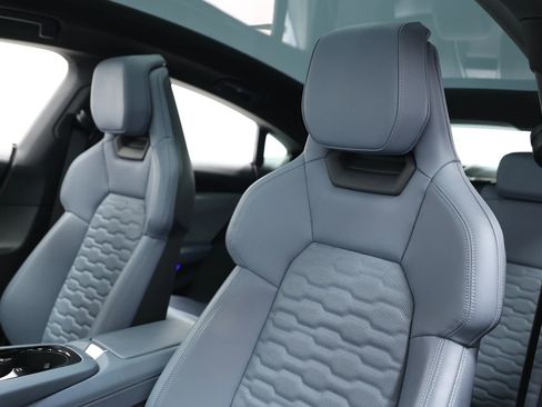 Used 2024 Audi e-tron GT Premium Plus w/ Performance Package image 15