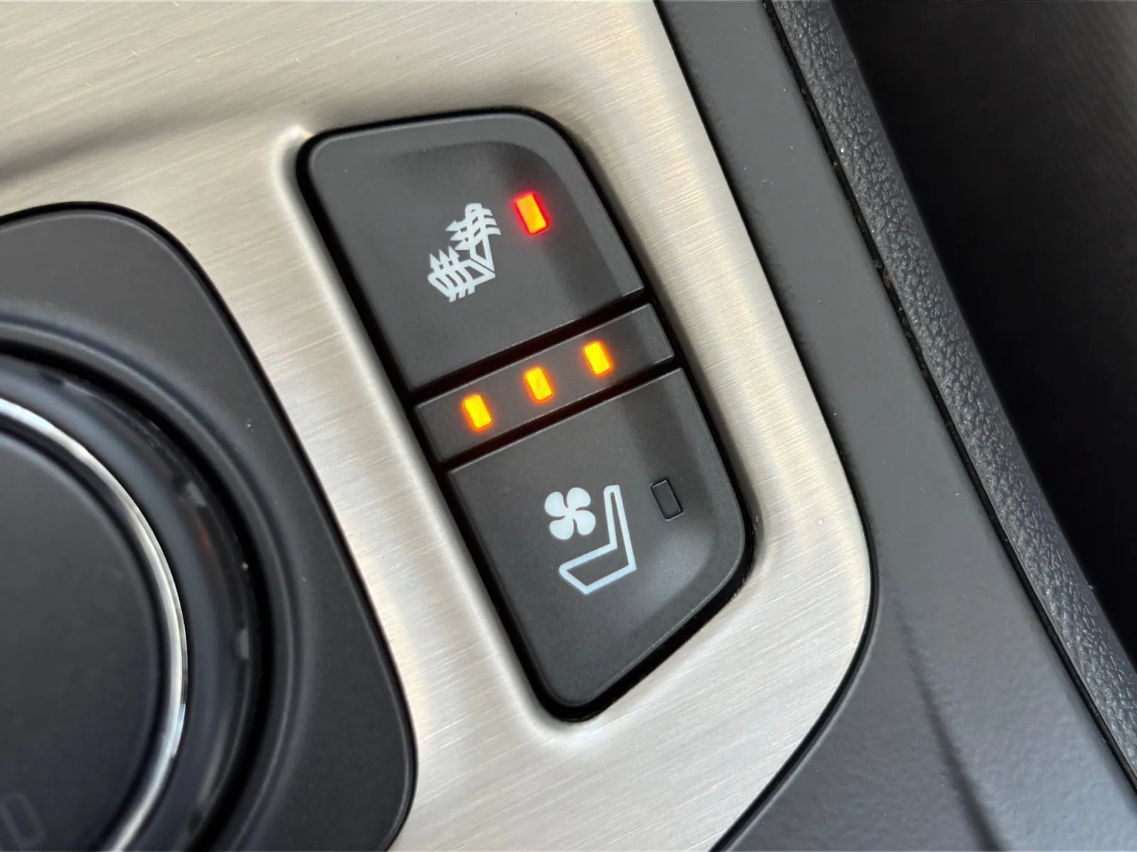 Used 2020 GMC Terrain Denali w/ Denali Premium Package AWD/4WD image 25