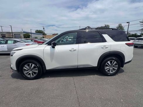 Used 2022 Nissan Pathfinder SL AWD/4WD image 7