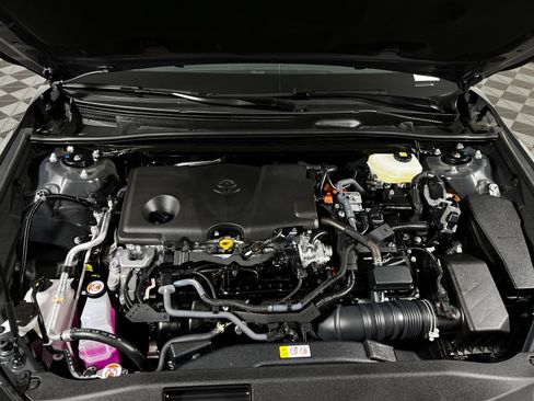 Used 2025 Toyota Camry SE w/ Convenience Package FWD image 9