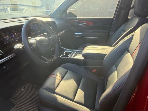 Used 2024 Chevrolet Traverse RS w/ LPO, Floor Liner Package FWD image 2