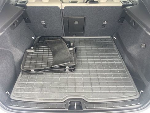 Used 2020 Volvo XC40 T5 Momentum image 6