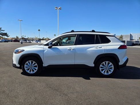 Certified 2025 Toyota Corolla Cross LE w/ Moonroof Package image 7