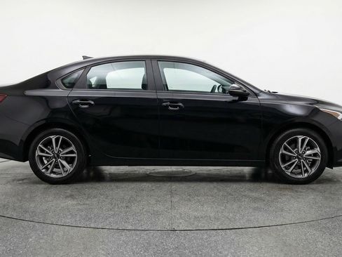 Used 2024 Kia Forte LXS image 11