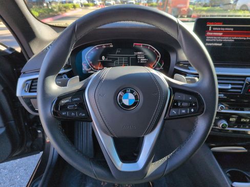 Used 2023 BMW 530i w/ Premium Package image 18