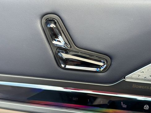 New 2025 BMW i7 xDrive60 image 25