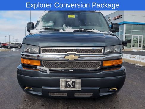 Used 2019 Chevrolet Express 2500 image 2