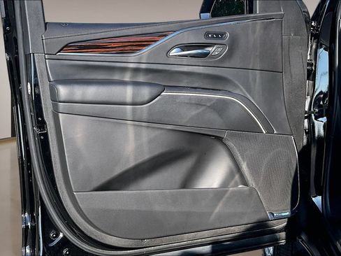 Used 2023 Cadillac Escalade ESV Premium Luxury AWD/4WD image 18