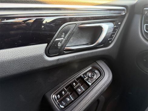 Used 2019 Porsche Macan S image 21