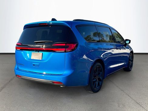 New 2026 Chrysler Pacifica Select w/ S Appearance Package image 7