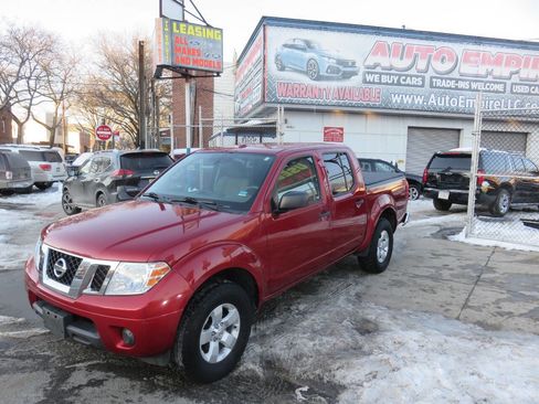Used 2013 Nissan Frontier SV image 2