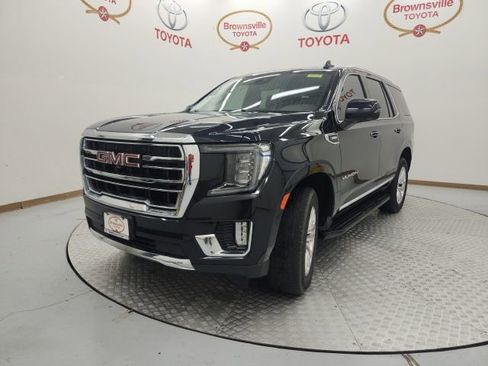 Used 2023 GMC Yukon SLT w/ SLT Premium Package image 2