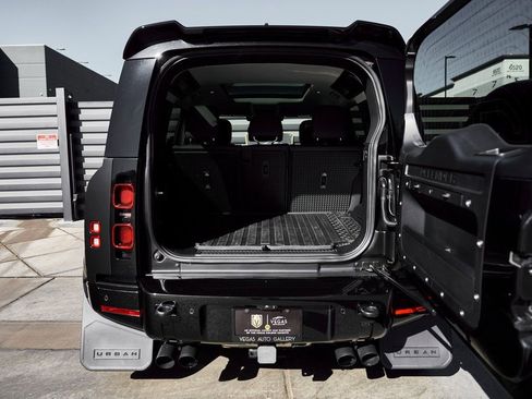 Used 2024 Land Rover Defender 110 SE image 27