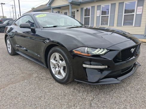 Used 2018 Ford Mustang Coupe RWD image 2