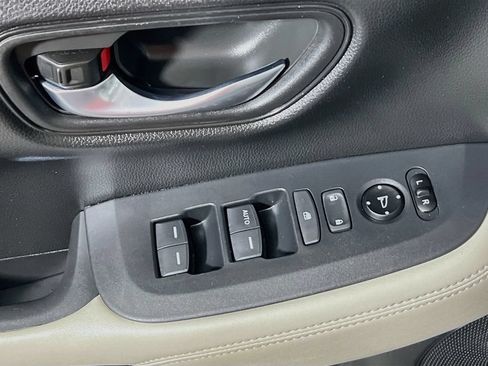 Used 2023 Honda HR-V LX image 16