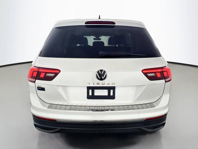 Used 2023 Volkswagen Tiguan SE FWD image 7