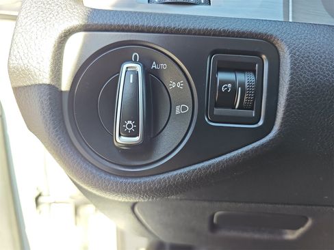 Used 2017 Volkswagen Golf Wolfsburg Edition image 24