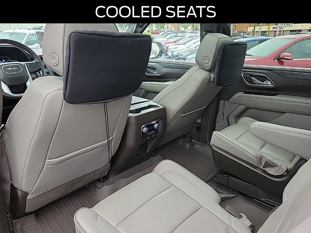 Used 2021 GMC Yukon XL SLT w/ SLT Luxury Plus Package AWD/4WD image 15