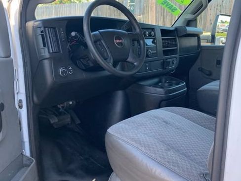 Used 2017 GMC Savana 3500 Extended RWD image 12