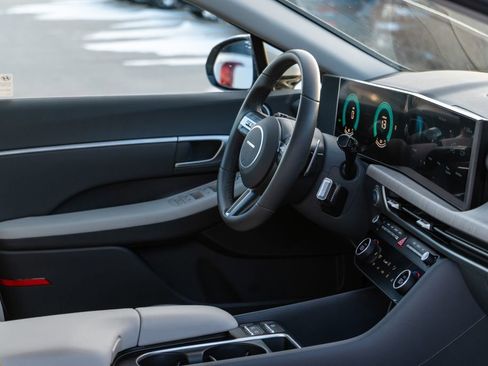 Certified 2025 Hyundai Sonata SEL image 11