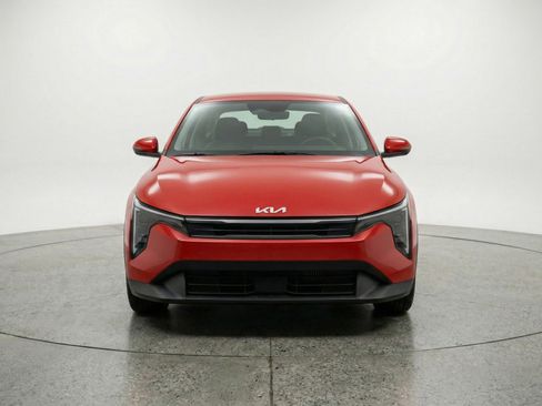 Used 2025 Kia K4 LXS image 2