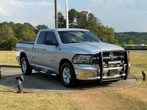 Used 2018 RAM 1500 Classic SLT RWD image 9