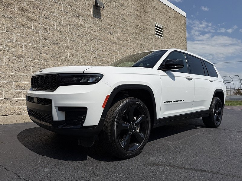 Used 2024 Jeep Grand Cherokee L Altitude AWD/4WD image 4