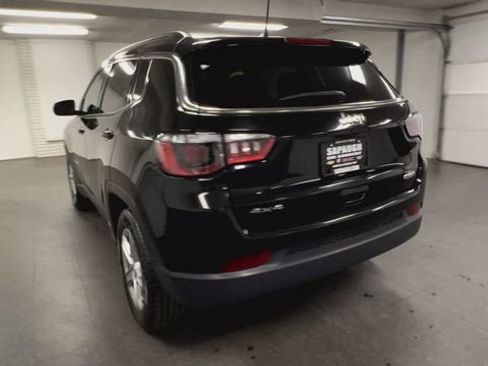 Used 2024 Jeep Compass Latitude AWD/4WD image 7