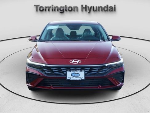 New 2025 Hyundai Elantra Limited w/ Cargo Package image 2