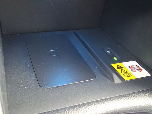 Used 2023 Toyota Corolla Cross XLE image 25