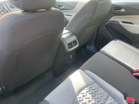 Used 2022 Chevrolet Equinox LS image 24