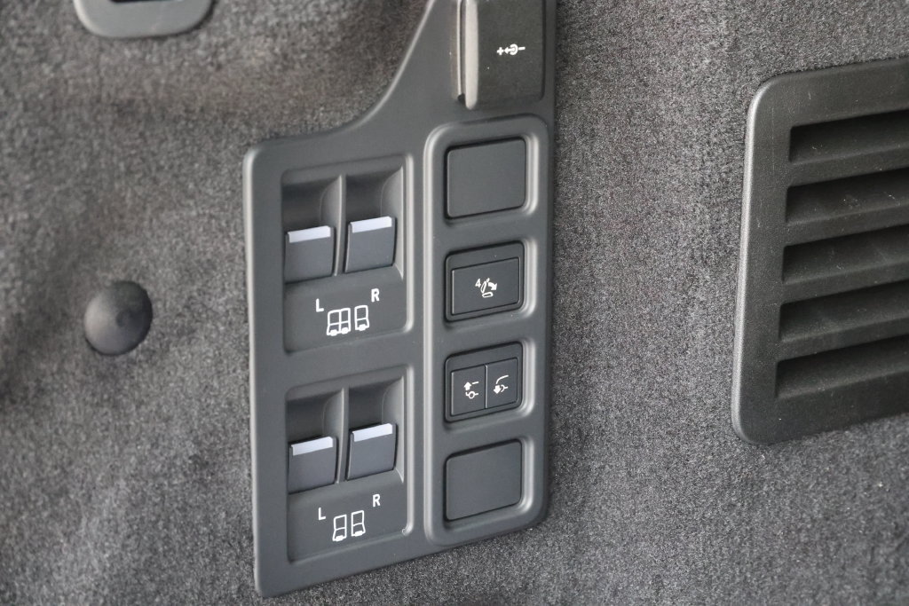 New 2026 Land Rover Discovery Limited Edition AWD/4WD image 10