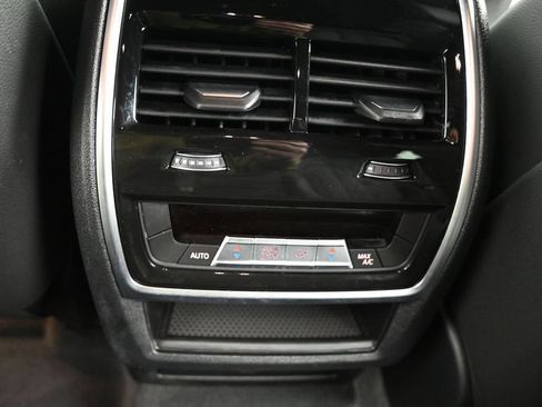 Used 2022 BMW X6 xDrive40i w/ Executive Package AWD/4WD image 32