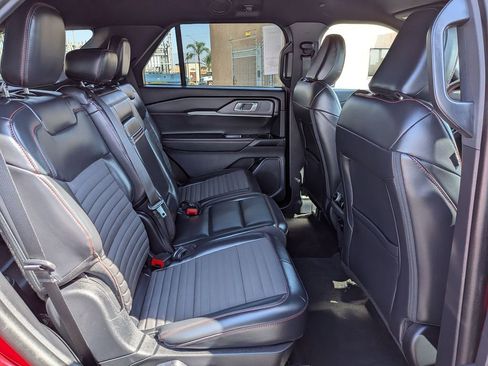 Used 2025 Ford Explorer ST-Line w/ ST-Line Street Pack AWD/4WD image 30