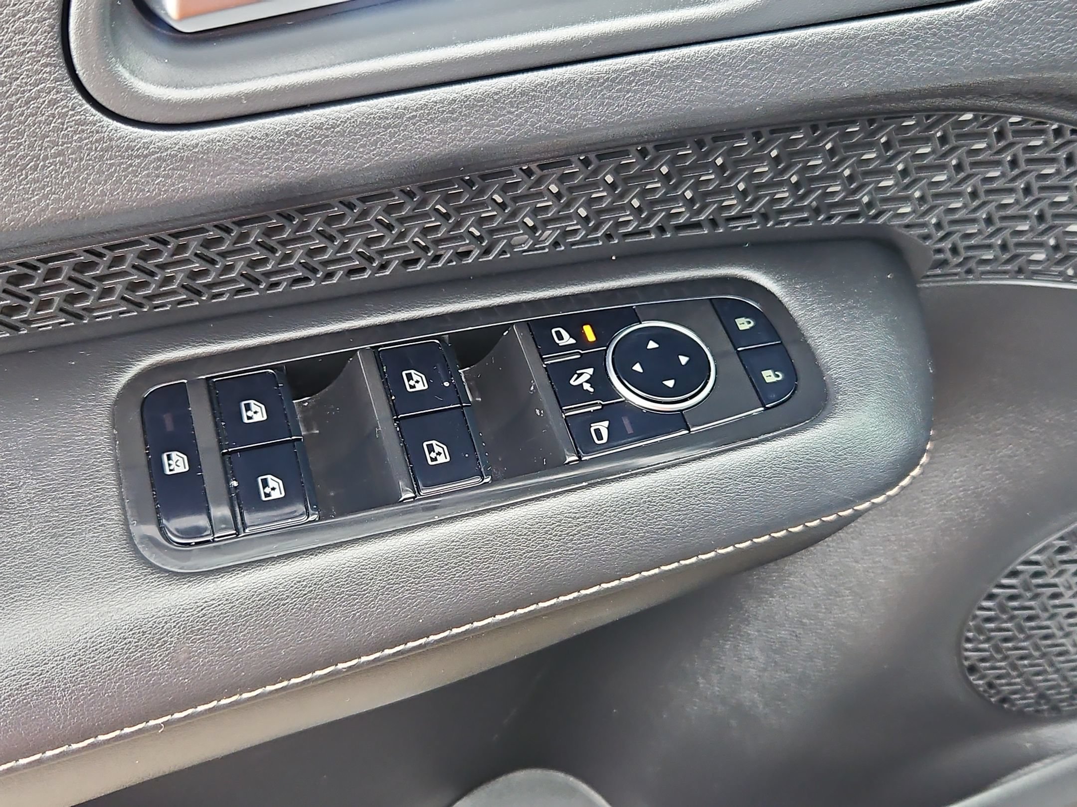 Used 2024 Nissan Ariya AWD image 10