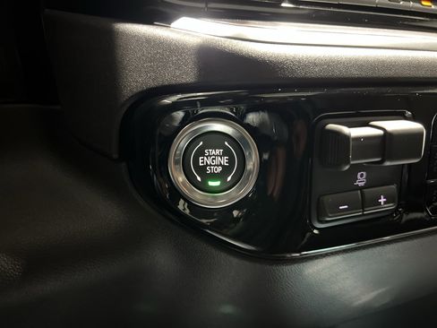 New 2025 GMC Sierra 2500 SLT w/ Texas SLT Premium Package image 15