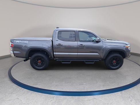 Used 2021 Toyota Tacoma TRD Off-Road AWD/4WD image 4
