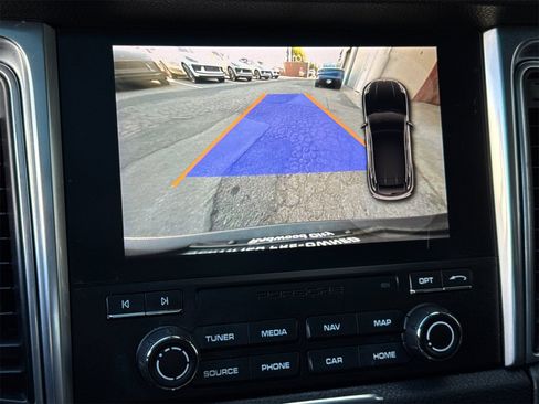 Used 2018 Porsche Macan image 20