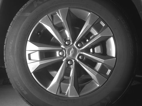 Used 2025 Chevrolet Equinox LT FWD image 13