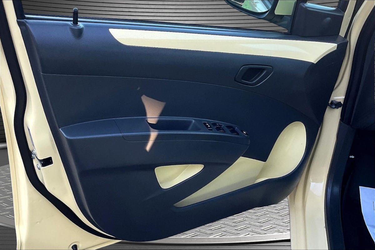Used 2014 Chevrolet Spark LT FWD image 19