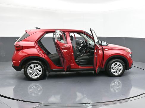 Used 2021 Hyundai Venue SE image 36