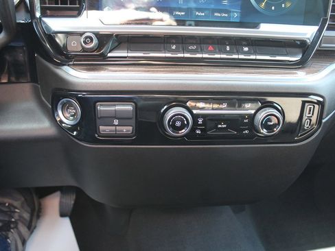 Used 2024 Chevrolet Silverado 2500 LT image 17