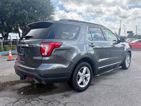 Used 2018 Ford Explorer XLT w/ Equipment Group 201A FWD image 3