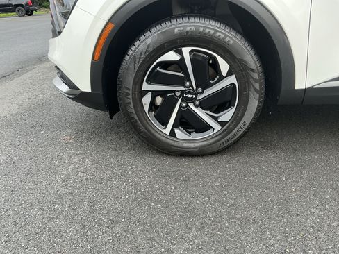 Certified 2023 Kia Sportage LX AWD/4WD image 9