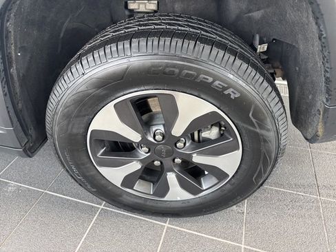 Used 2024 Jeep Grand Cherokee Limited 4xe image 7