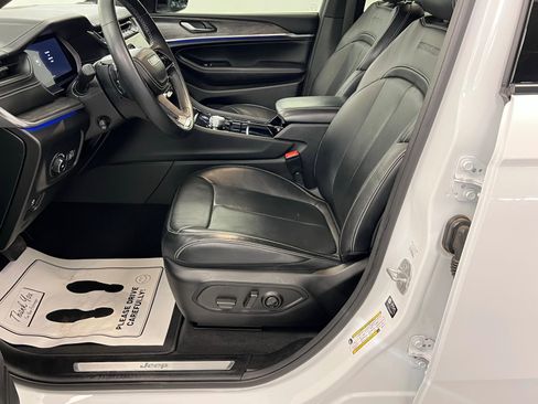 Certified 2022 Jeep Grand Cherokee Overland image 17