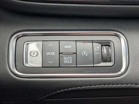 Used 2025 Buick Enclave Sport Touring AWD/4WD image 19