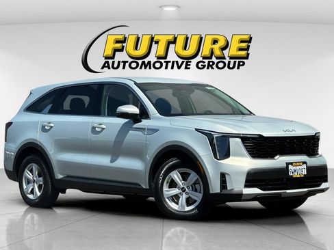 Certified 2026 Kia Sorento LX FWD image 2