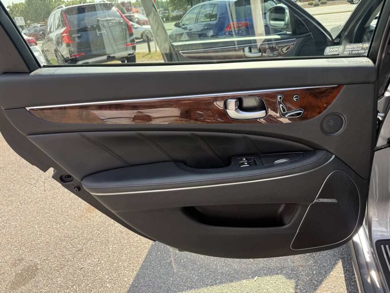 Used 2012 Hyundai Equus Signature RWD image 26