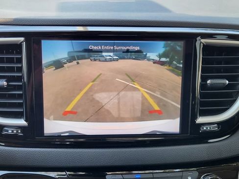 Used 2024 Chrysler Pacifica Touring-L FWD image 17